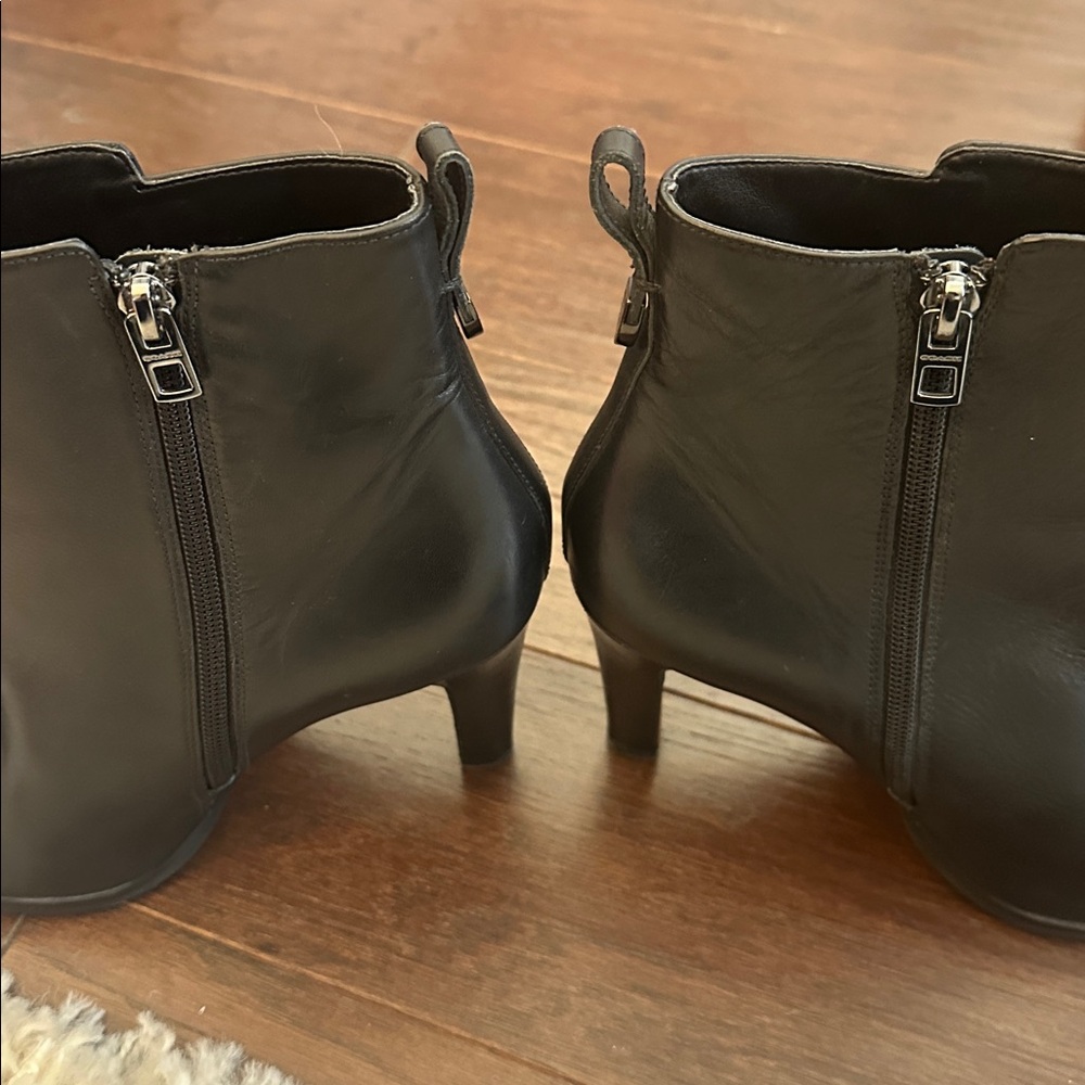 New! COACH Jenna black leather ankle boots heels 8.5 - Picture 9 of 12